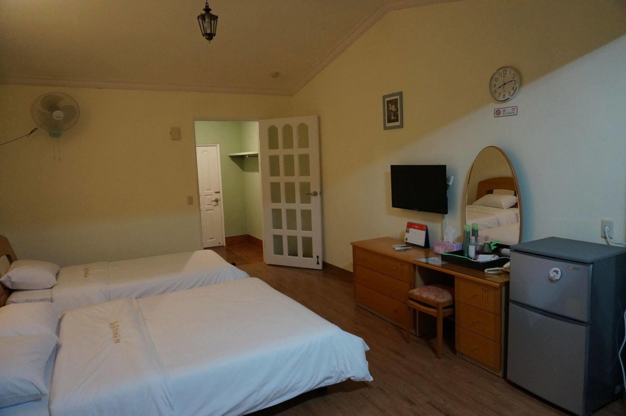 Park Beach Hotel เมืองเชจู ภายนอก รูปภาพ