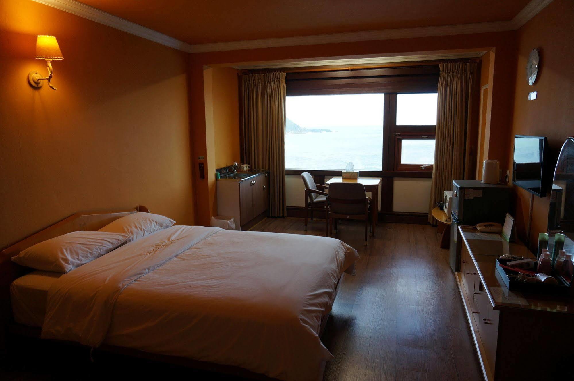 Park Beach Hotel เมืองเชจู ภายนอก รูปภาพ